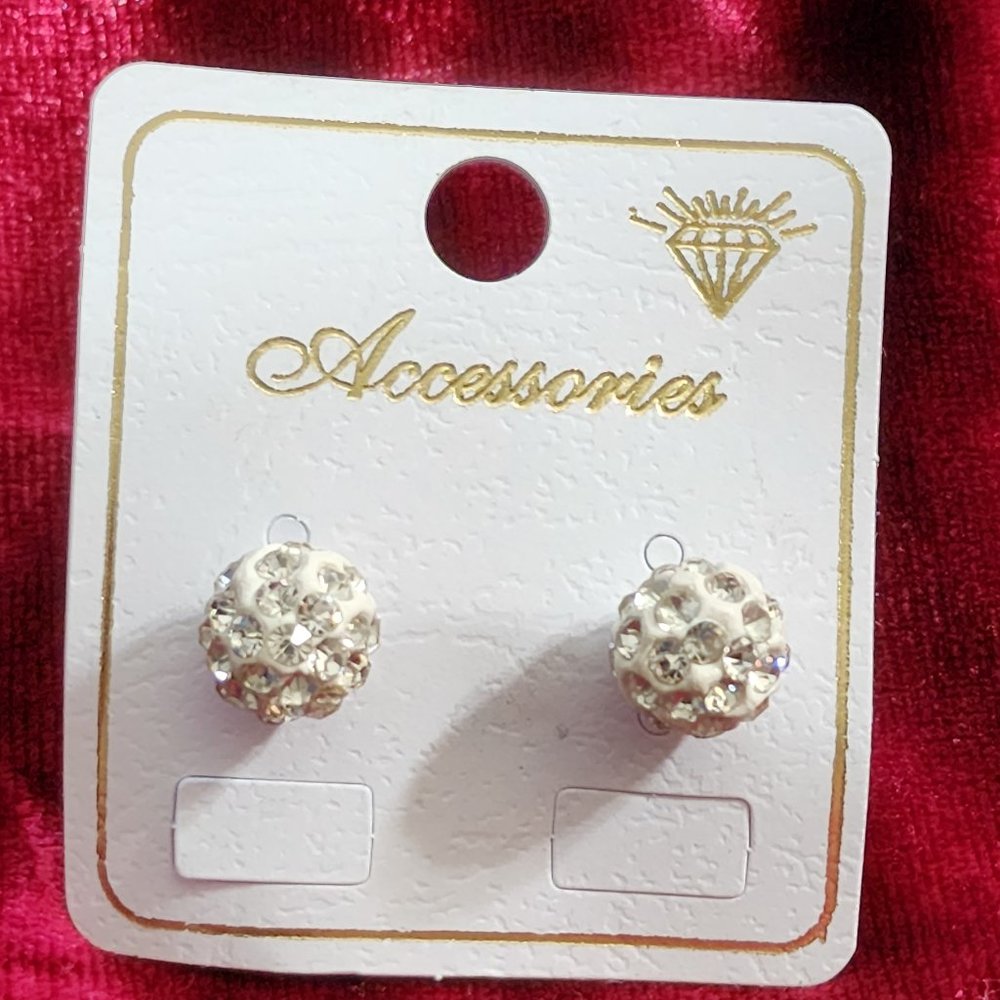 Silver color two side Earing. condition new - Picture 2 of 3